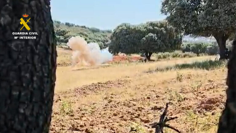 Hallazgo peligroso en Hinojosa del Duque: detonado un proyectil de la Guerra Civil